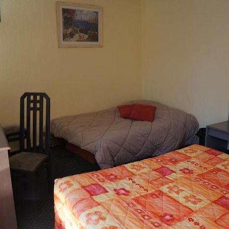 Hotel A La Grace De Dieu Brie-Comte-Robert Eksteriør billede
