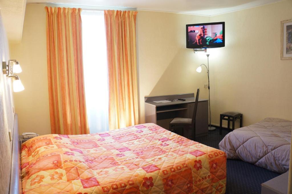 Hotel A La Grace De Dieu Brie-Comte-Robert Eksteriør billede